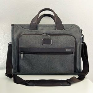 Tumi Slim Deluxe Portfolio